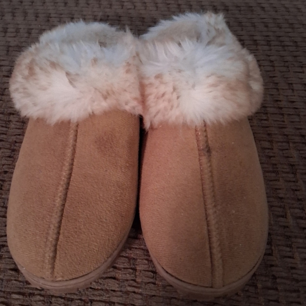 Jessica Simpson Women's Slippers with Tan with Faux Fur Lining 7/8
